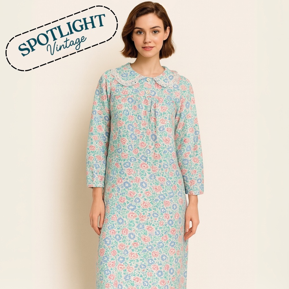 SPOTLIGHT Vintage Floral Flannel Nightgown Lace Collar Cozy 90s Cottagecore